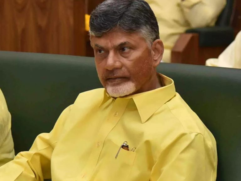 ఉద్యోగులను ఉగ్రవాదుల్లా అరెస్టులు చేస్తారా?: చంద్రబాబు