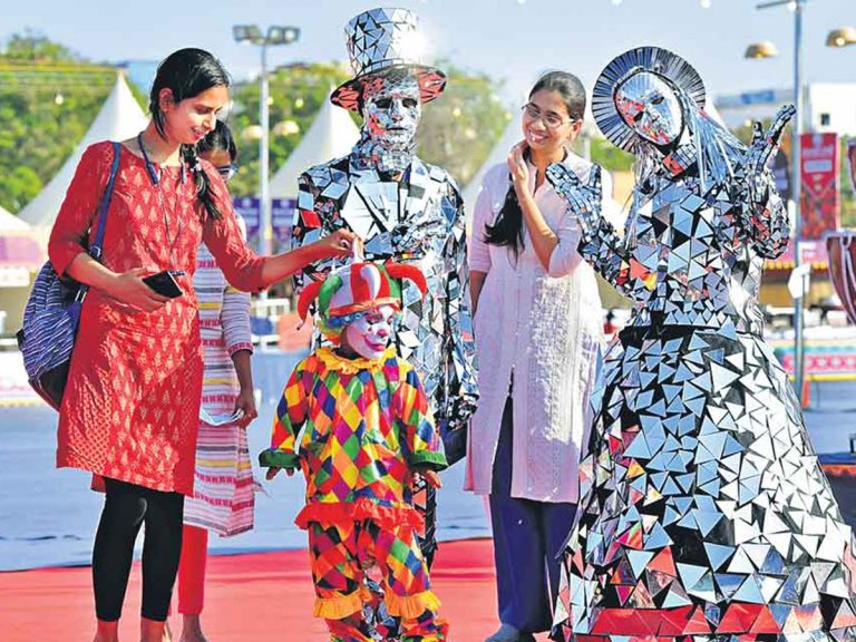 Hunar Haat Expo : కళాకారుల నైపుణ్యం అద్భుతం..