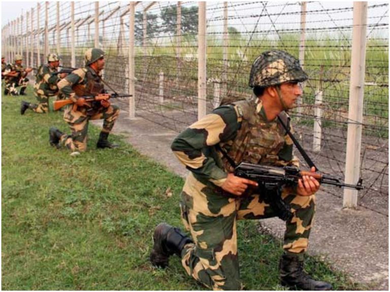 కాశ్మీర్లో ముగ్గురు పాక్ స్మగ్లర్లు హతం.. భారీగా మత్తు పదార్ధాలు సీజ్