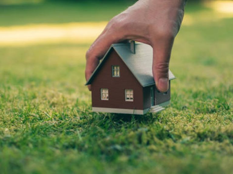 Telangana: కేసీఆర్ సర్కార్ కీలక నిర్ణయం.. రూ.వెయ్యి కడితే భూమి క్రమబద్దీకరణ