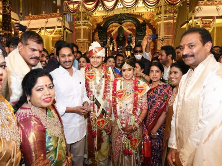 YS Jagan: బొత్స కుమారుడి వివాహంలో సీఎం జగన్ దంపతులు
