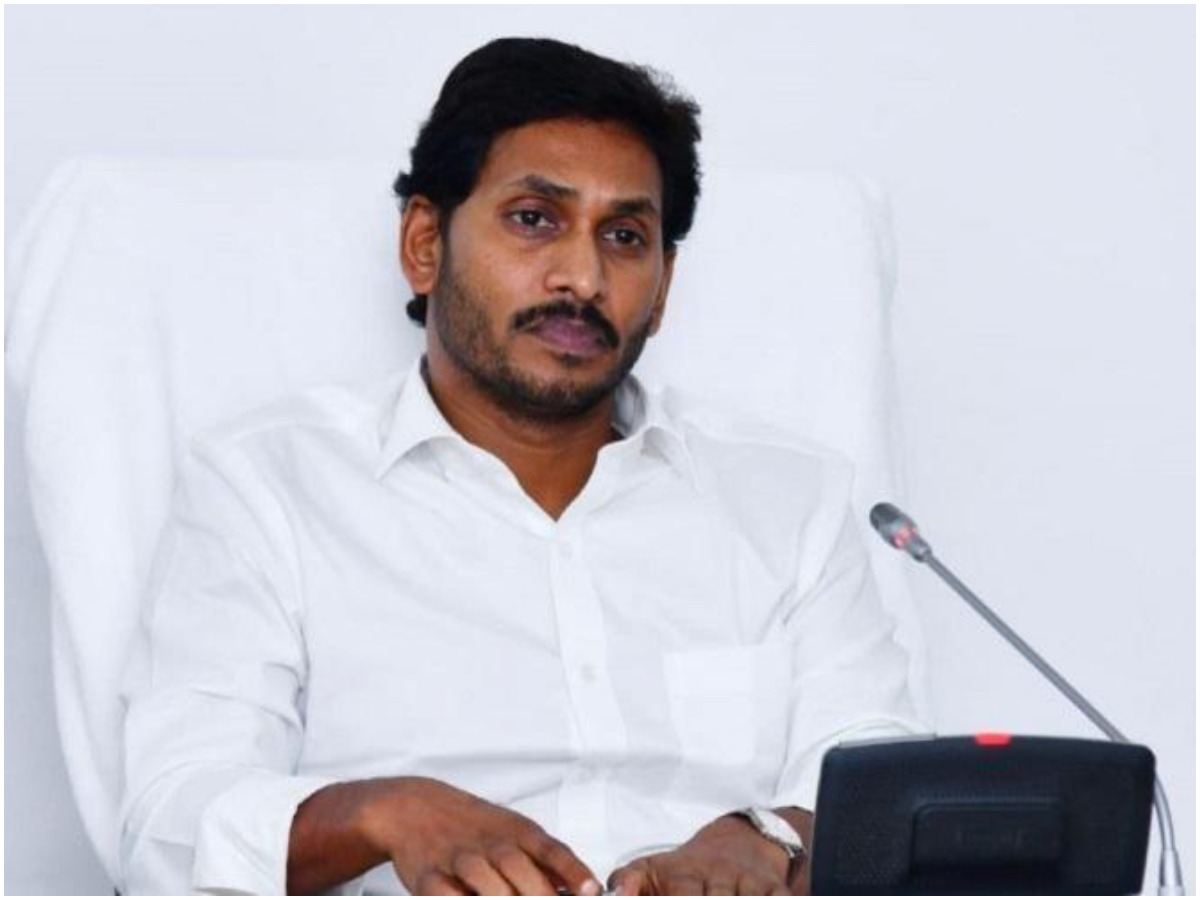 Cm Jagan Decision: పాముకాటుకి గురైన విద్యార్ధి ఫ్యామిలీకి సాయం