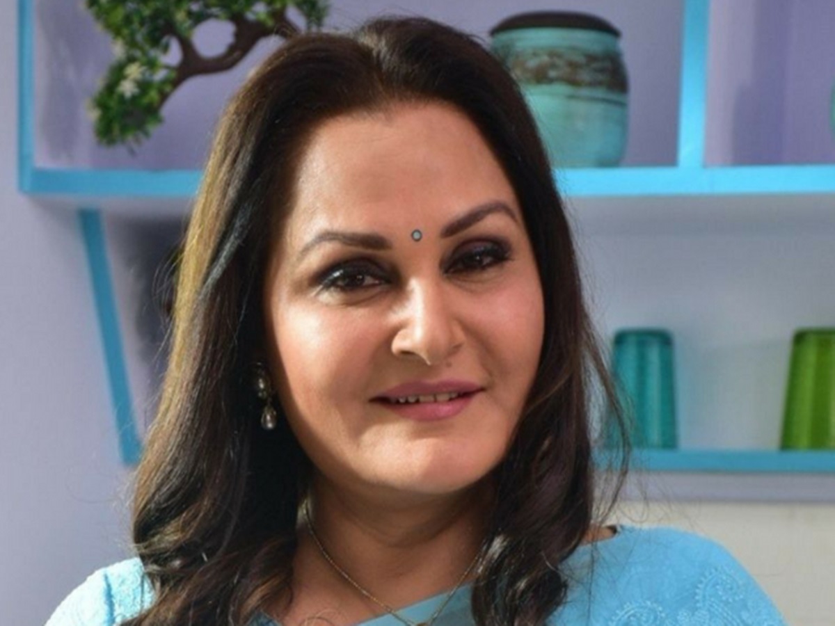 సీనియర్ నటి జయప్రద నివాసంలో విషాదం