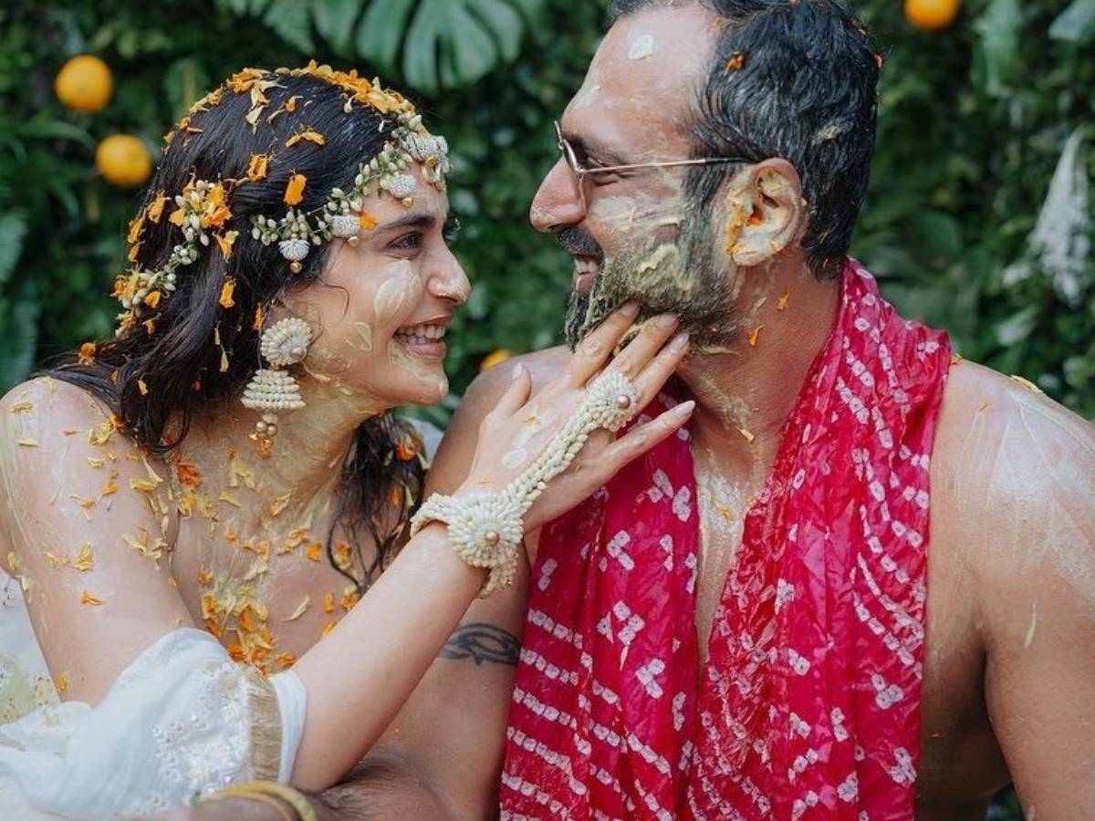 వైరల్ అవుతున్న కరిష్మా తన్నా మెహందీ వీడియో!