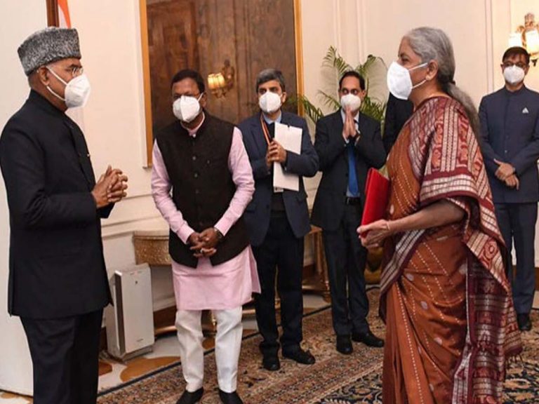 రాష్ట్రపతి కోవింద్‌ను కలిసిన నిర్మలాసీతారామన్