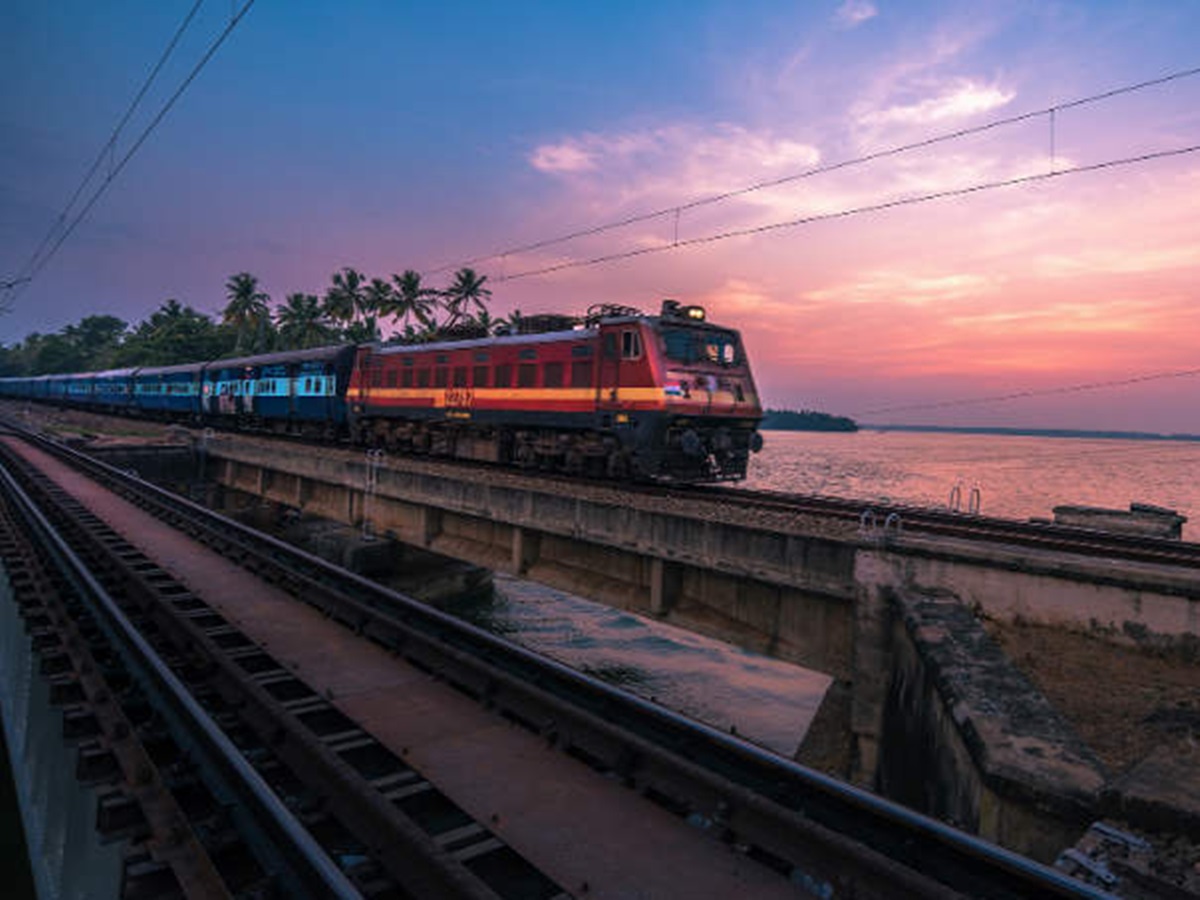 రైల్వే బడ్జెట్ కేటాయింపుల్లో తెలుగు రాష్ట్రాలకు దక్కిందెంత?
