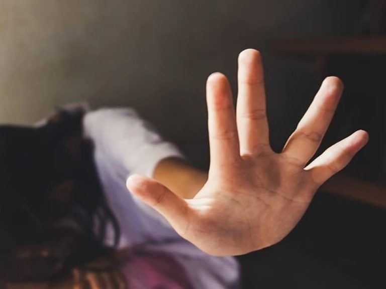 Nizamabad : తల్లితో సహజీవనం చేస్తూ ఆమె ఆరేళ్ల కూతురుపై అత్యాచారం.. చికిత్స పొందుతూ చిన్నారి మృతి