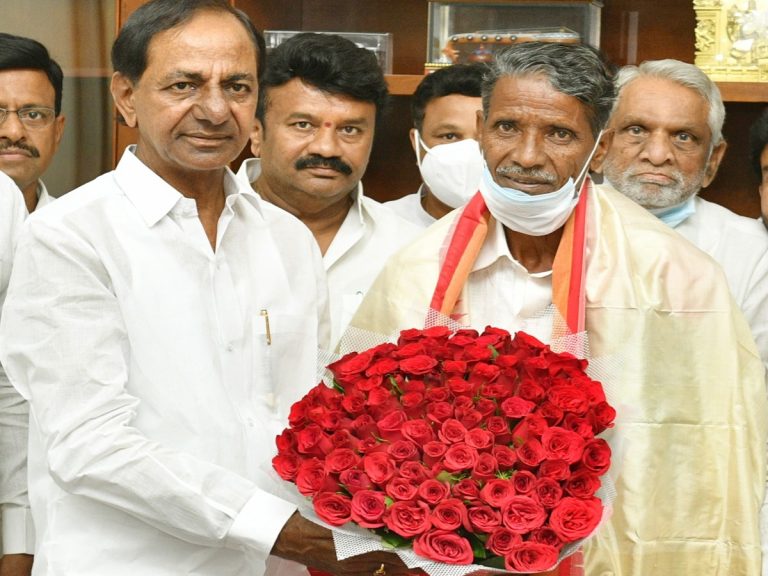 పద్మశ్రీ అవార్డు గ్రహీతలకు తెలంగాణ సర్కారు భారీ నజరానా