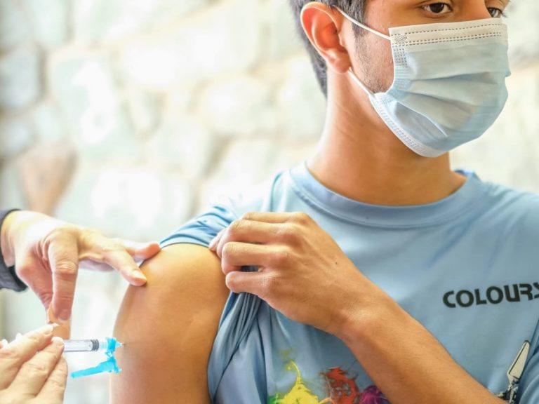 టీనేజర్లకు కరోనా వ్యాక్సిన్.. చివరి స్థానంలో రంగారెడ్డి జిల్లా