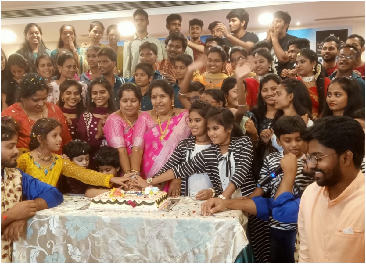 Twins Hungama in Vizag: కవలల హంగామా.. అల్లరి చూడతరమా