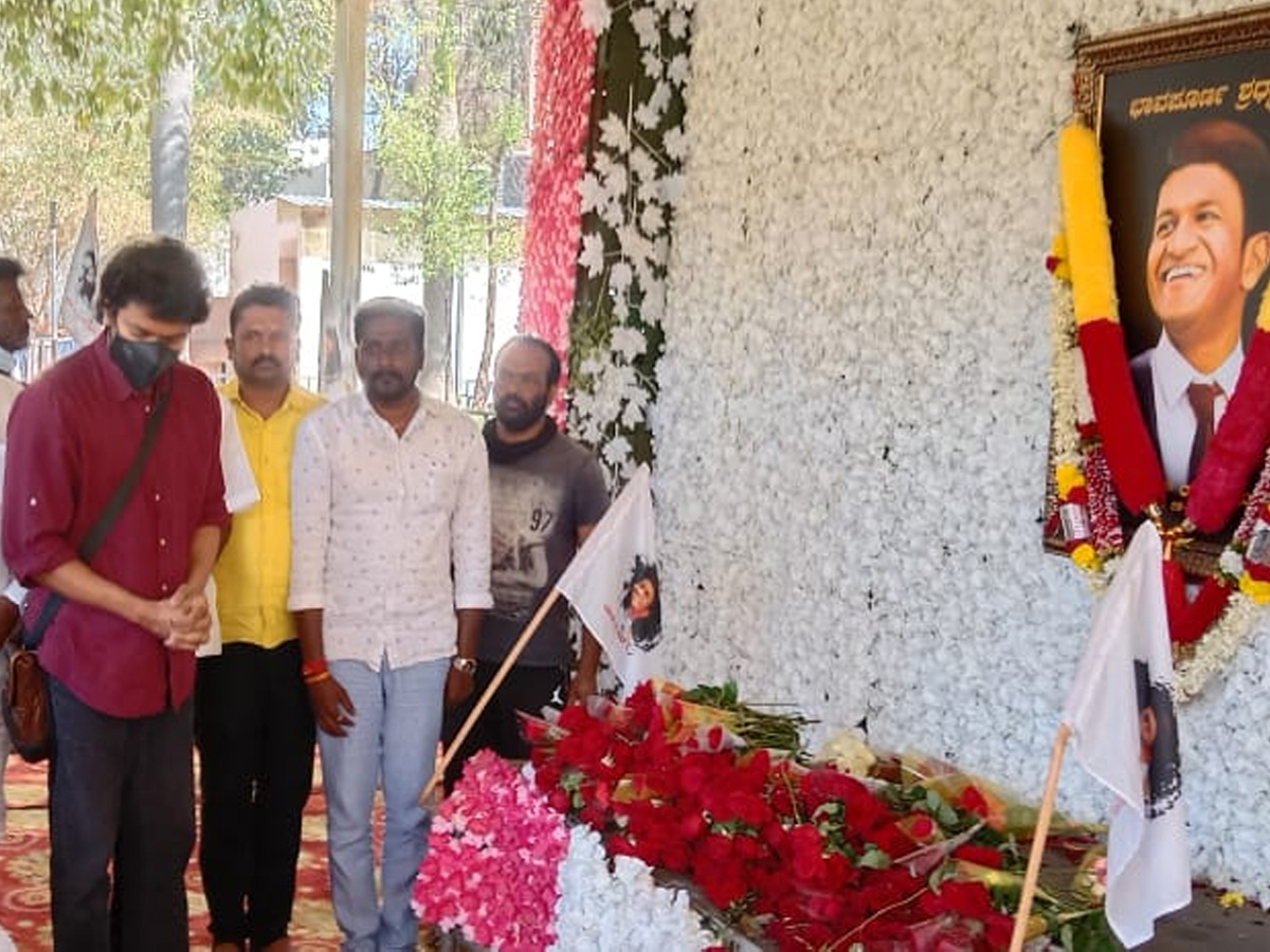 Thalapathy Vijay : పునీత్‌ రాజ్‌కుమార్‌కు నివాళులు అర్పిస్తూ.. భావోద్వేగం..