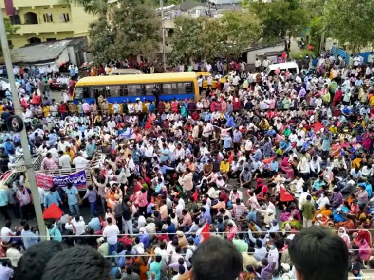 ఉద్యోగులతో జనసంద్రంగా మారిన విజయవాడ.. ఎల్లుండి నుంచి పెన్‌డౌన్