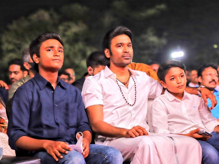 Dhanush : కొడుకులతో కలిసి ఫస్ట్ టైం పబ్లిక్ గా… పిక్స్ వైరల్
