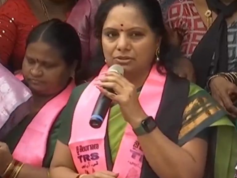 MLC Kavitha: జీడీపీ పెంచమంటే.. గ్యాస్‌, డీజిల్‌, పెట్రోల్‌ ధర పెంచుతున్నారు..