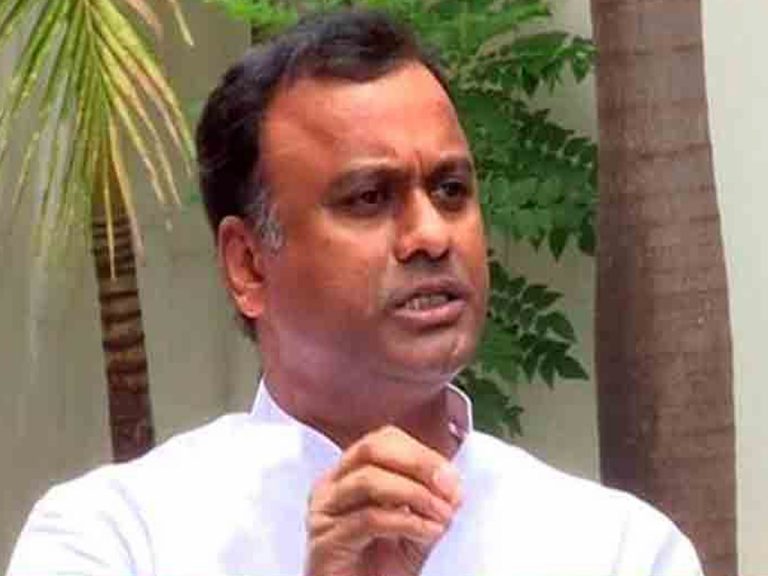 Komatireddy: సెంటిమెంట్‌ను రెచ్చగొట్టే పనిలో టీఆర్ఎస్‌.. సమాధానం చెప్పలేకే ఎదురుదాడి..