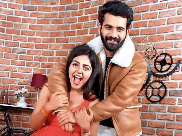 Bigg Boss OTT : మోనాల్ తో అఖిల్ రిలేషన్… లవ్ కాదంటూనే…