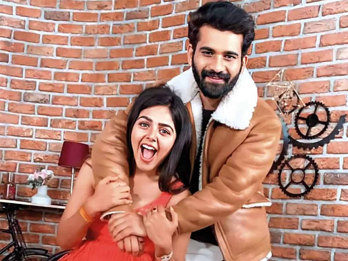 Bigg Boss OTT : మోనాల్ తో అఖిల్ రిలేషన్… లవ్ కాదంటూనే…