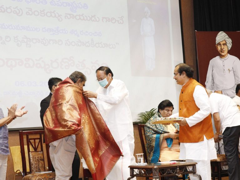 Hyderabad : ఎన్టీవీ చైర్మన్‌ను సన్మానించిన ఉపరాష్ట్రపతి