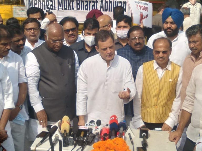 Congress Protest : ఇంధన ధరలపై కాంగ్రెస్‌ ఫైర్‌..