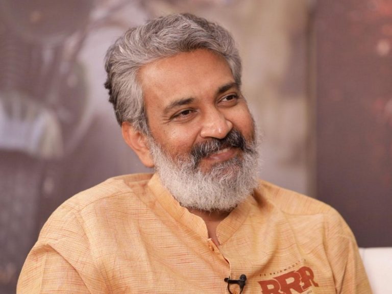 Rajamouli : అర్ధరాత్రి ఛార్మినార్ లో సందడి