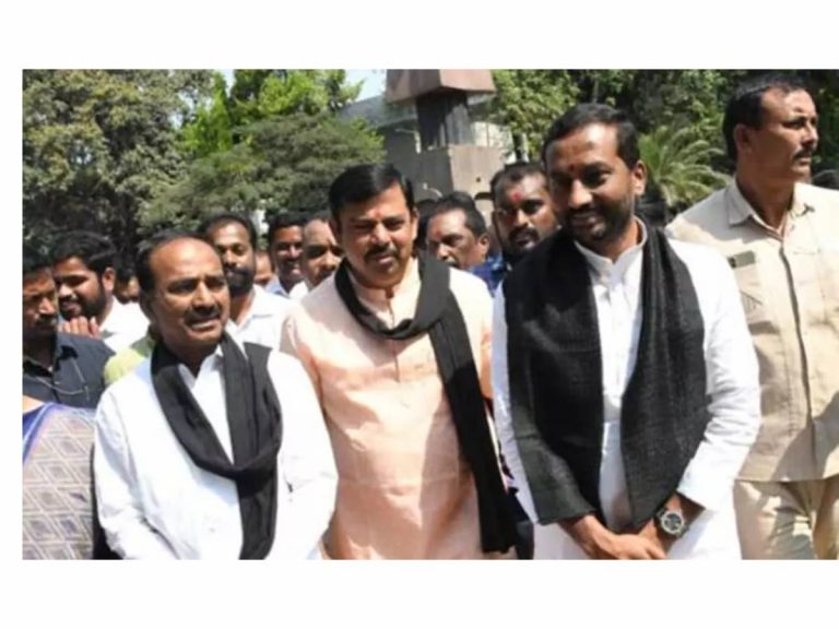 బీజేపీ ఎమ్మెల్యేలను సభలోకి అనుమతించని స్పీకర్‌