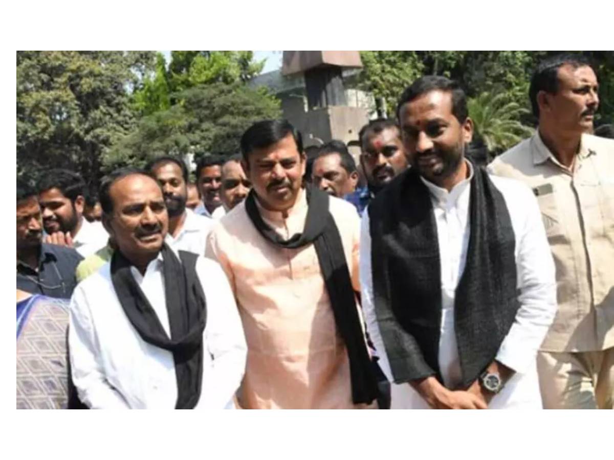 బీజేపీ ఎమ్మెల్యేలను సభలోకి అనుమతించని స్పీకర్‌