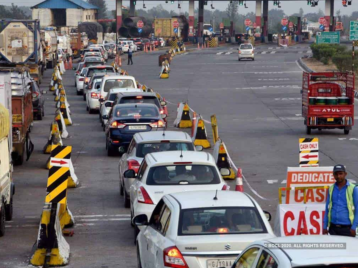 Toll Tax: ఏపీలో భారీగా పెరగనున్న టోల్ ట్యాక్స్..