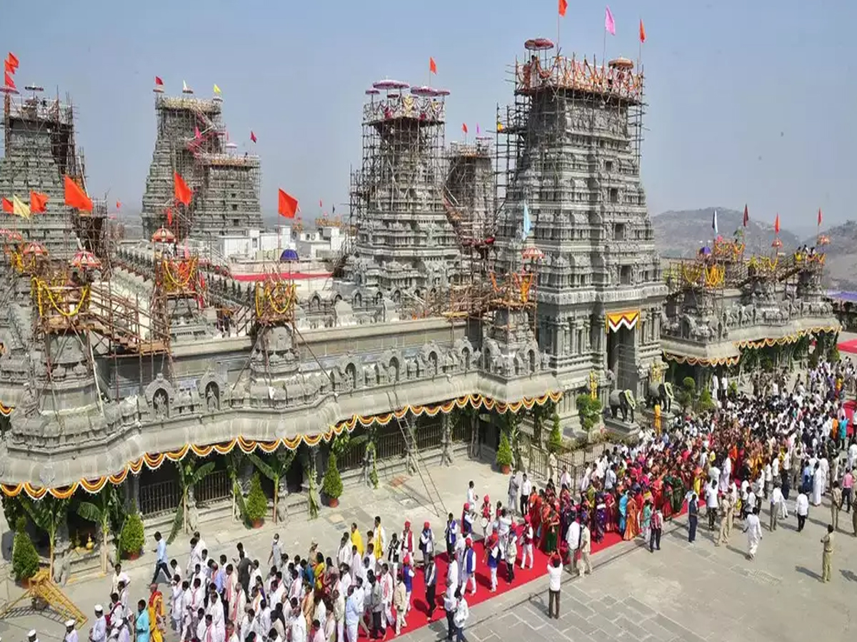 Yadadri: ప్రైవేట్‌ వాహనాలకు నో పర్మిషన్‌.. రేపటి నుంచి బస్సులోనే..