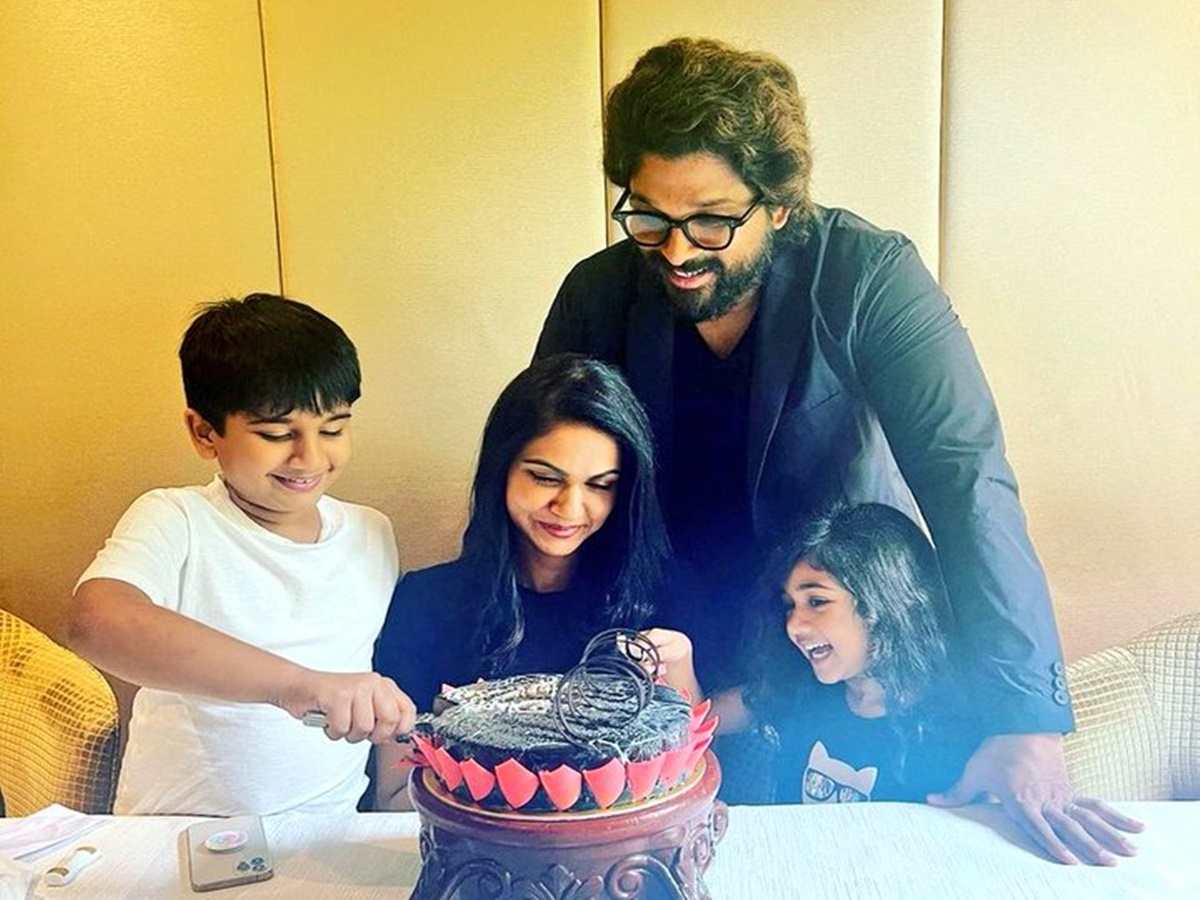 Allu Arjun: ఇట్స్ ఫ్యామిలీ టైమ్.. భార్యాపిల్లలతో బన్నీ సెలబ్రేషన్స్