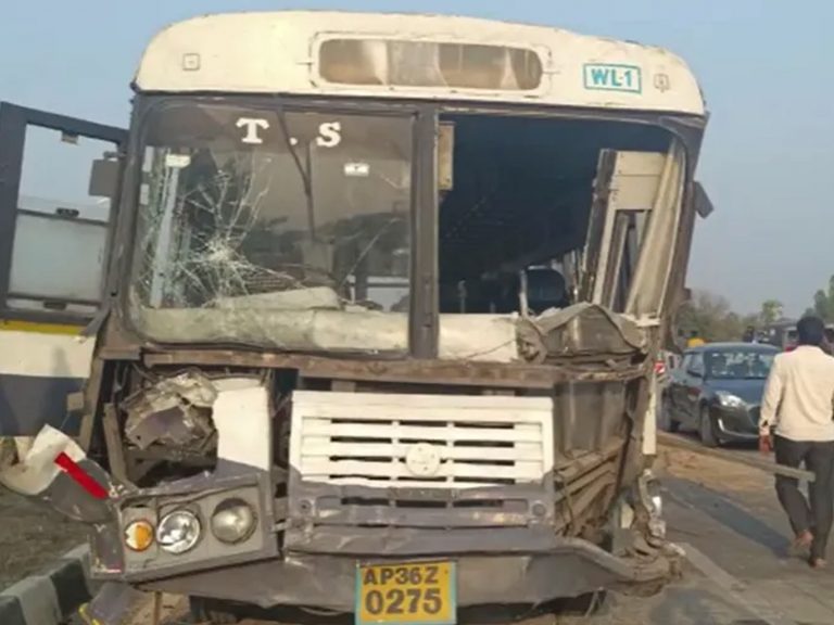 Yadadri : ఆలేరు వద్ద ఆర్టీసీ బస్సు బీభత్సం..