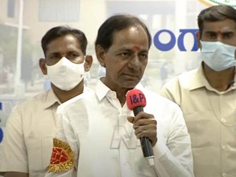 CM KCR: వచ్చే ఏడాది నుంచి ఇంగ్లీష్ మీడియంలో బోధన