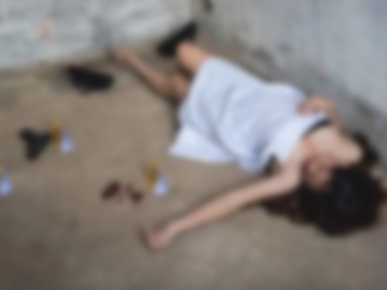 దారుణం: గిఫ్ట్ ఇస్తానని ప్రియురాలిని పిలిచి.. తలామొండెం వేరుచేసి