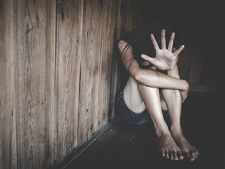 మహిళా దినోత్సవం రోజే దారుణం.. చెట్టు కిందనే బాలికను నగ్నంగా చేసి..