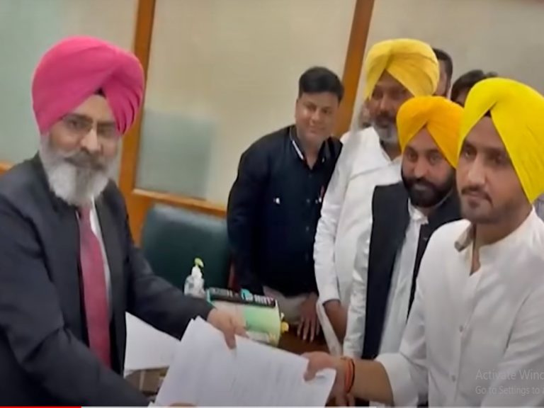 Punjab: ఆప్ రాజ్యసభ అభ్యర్థిగా నామినేషన్ దాఖలు చేసిన హర్భజన్