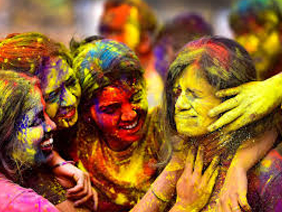 Holi Special: సోషల్ మీడియాలో రంగులద్దిన స్టార్లు..