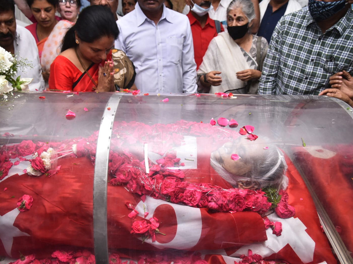 Kalvakuntla Kavitha : తెలంగాణలో తుపాకీ పట్టిన మొట్టమొదటి మహిళ మల్లు స్వరాజ్యం