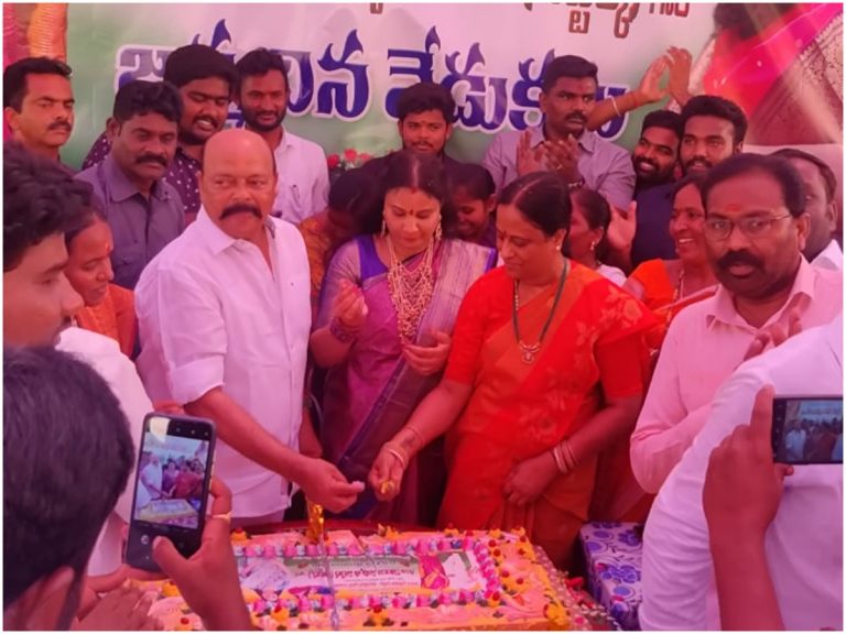 Konda Surekha: మేం పార్టీ మారట్లేదు.. నమ్మండి