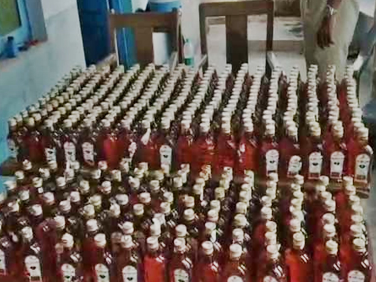 Andhra Pradesh: నెల్లూరులో మద్యం స్కాం.. స్టిక్కర్లు మార్చి అమ్మేస్తున్నారు