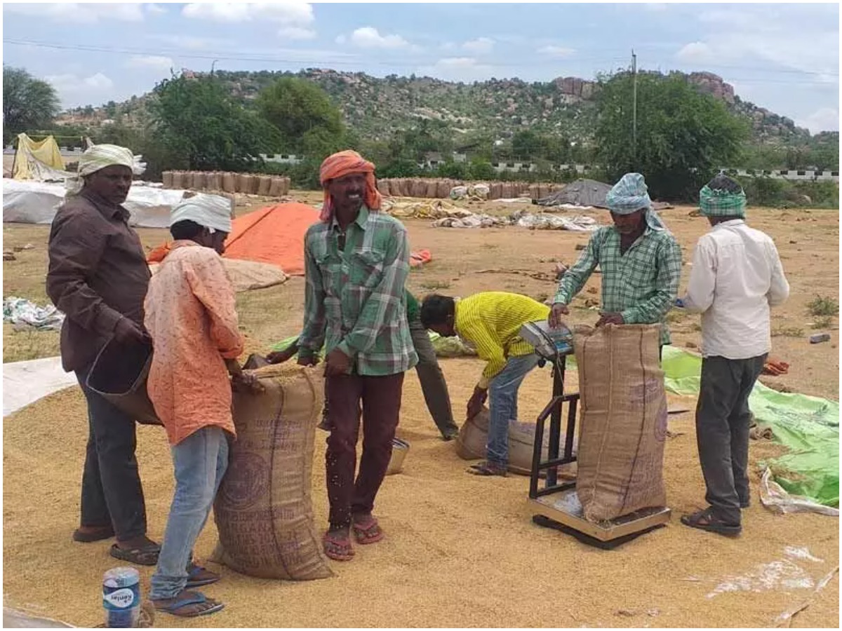 Nalgonda Farmers Troubles: బకాయిలు అందక రైతుల ఇక్కట్లు
