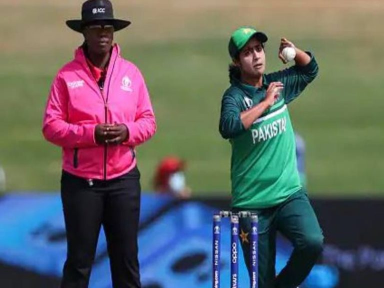 Womens Worldcup: అంపైర్ మొద్దు నిద్ర.. ఓకే ఓవర్‌లో ఏడు బంతులు వేసిన పాకిస్థాన్ బౌలర్