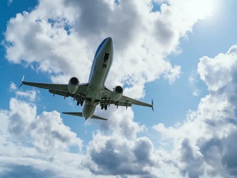 Flight Crash: కుప్పకూలిన విమానం.. 133 మంది మృతి