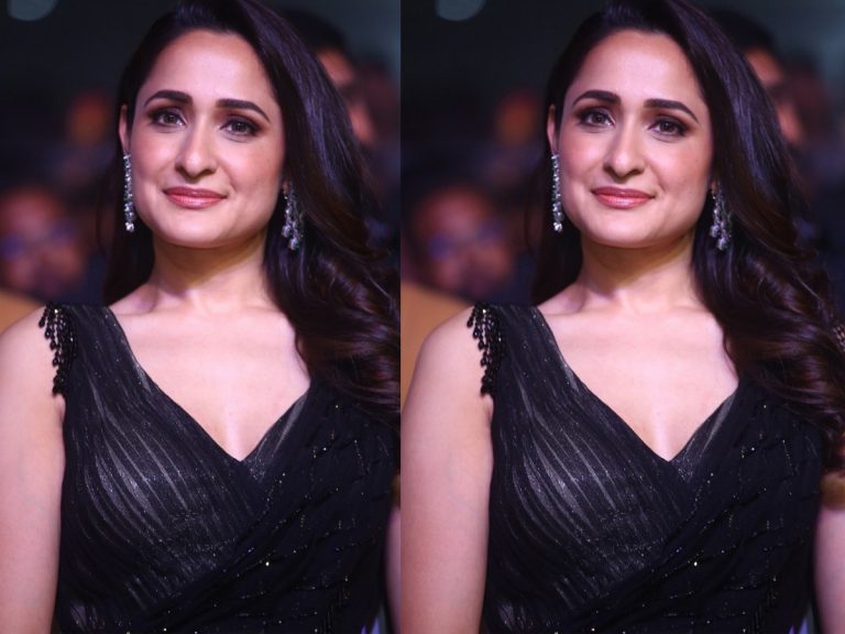 Pragya Jaiswal: బ్లాక్ అండ్ బ్లాక్ లో అఖండ భామ.. అదరగొట్టింది