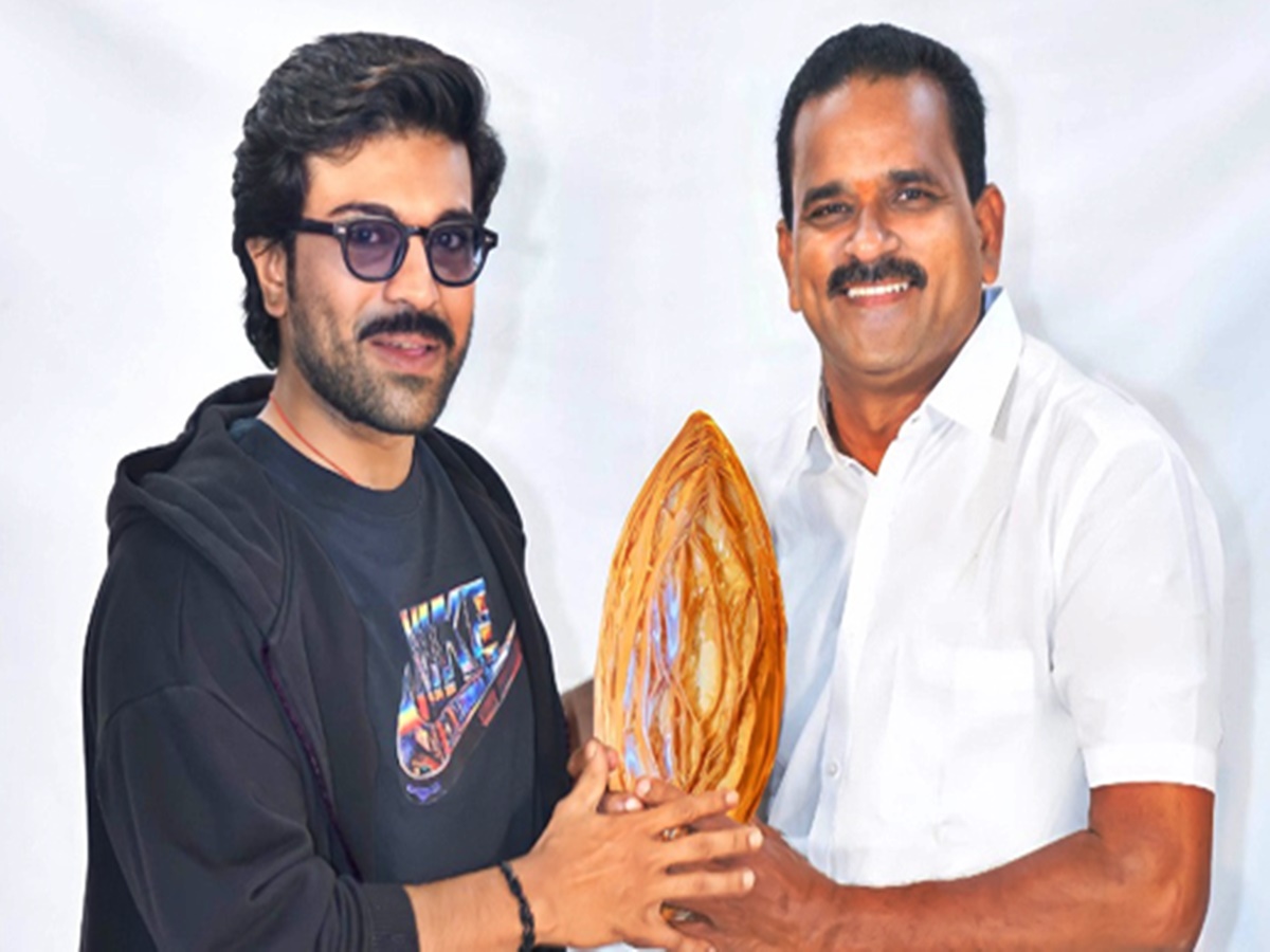 Rajamundry: హీరో రామ్‌చరణ్‌కు తియ్యటి కానుక..  బాహుబలి ఖాజా