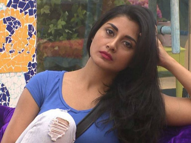 Rimi Sen: అతడి చేతిలో మోసపోయానంటున్న  చిరంజీవి హీరోయిన్