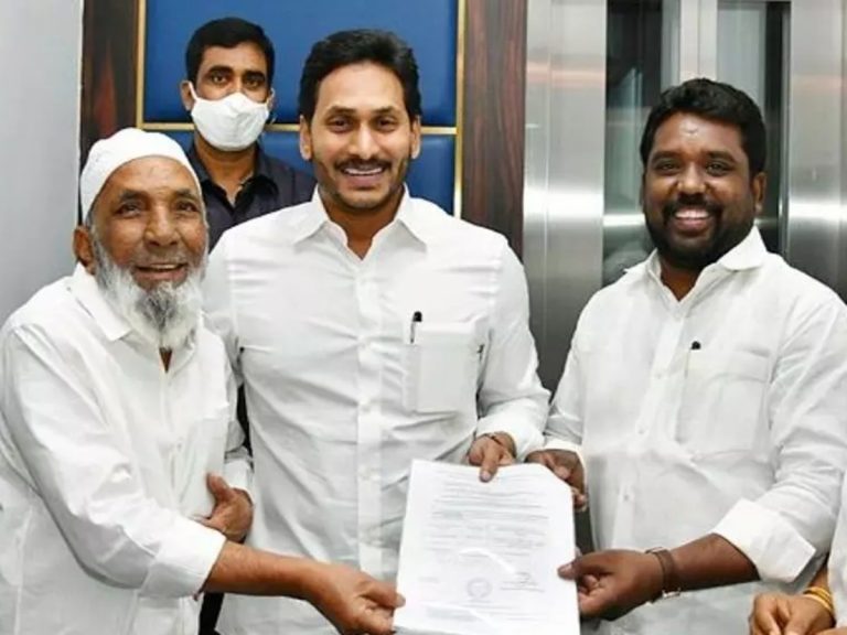 MLC Elections: ఎమ్మెల్సీ స్థానానికి నామినేషన్ వేసిన వైసీపీ అభ్యర్థి రుహుల్లా