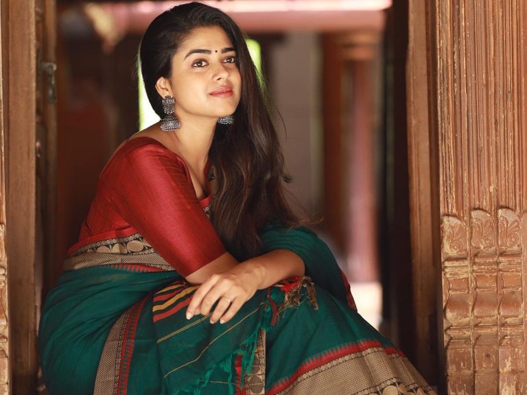 Siddhi Idnani: చీర కట్టులో సొట్ట బుగ్గ సుందరి అందం వర్ణించగలమా..