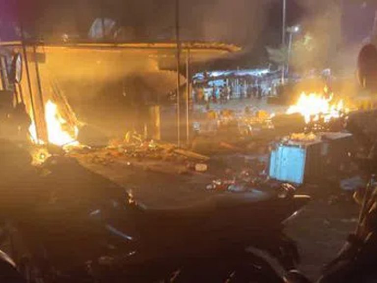 Srisailam Temple : శ్రీశైలంలో అర్థరాత్రి అరాచకం