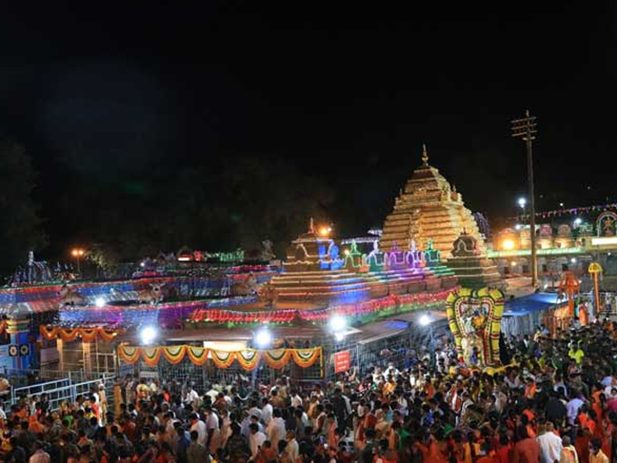 Maha Shivaratri : శైవ క్షేత్రాల్లో భక్తజనం సందోహం..