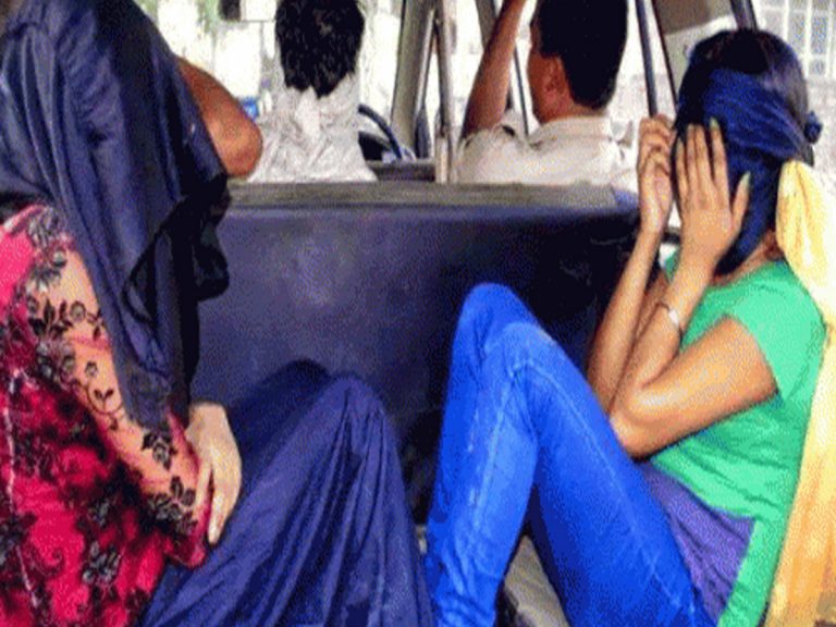 Police Ride: గోవాలో వ్యభిచారం చేస్తూ అడ్డంగా దొరికిన ప్రముఖ టీవీ నటి