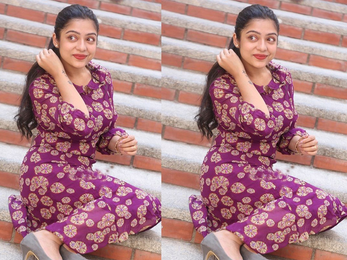 Varsha Bollamma: కుర్ర హీరోయిన్ కళ్లతోనే వల వేస్తుందిగా